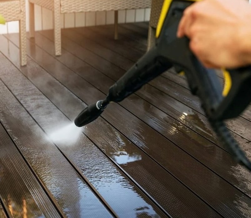 Deck cleaning Toronto